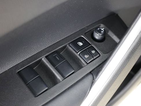 Used 2022 Toyota Corolla Cross XLE FWD image 21