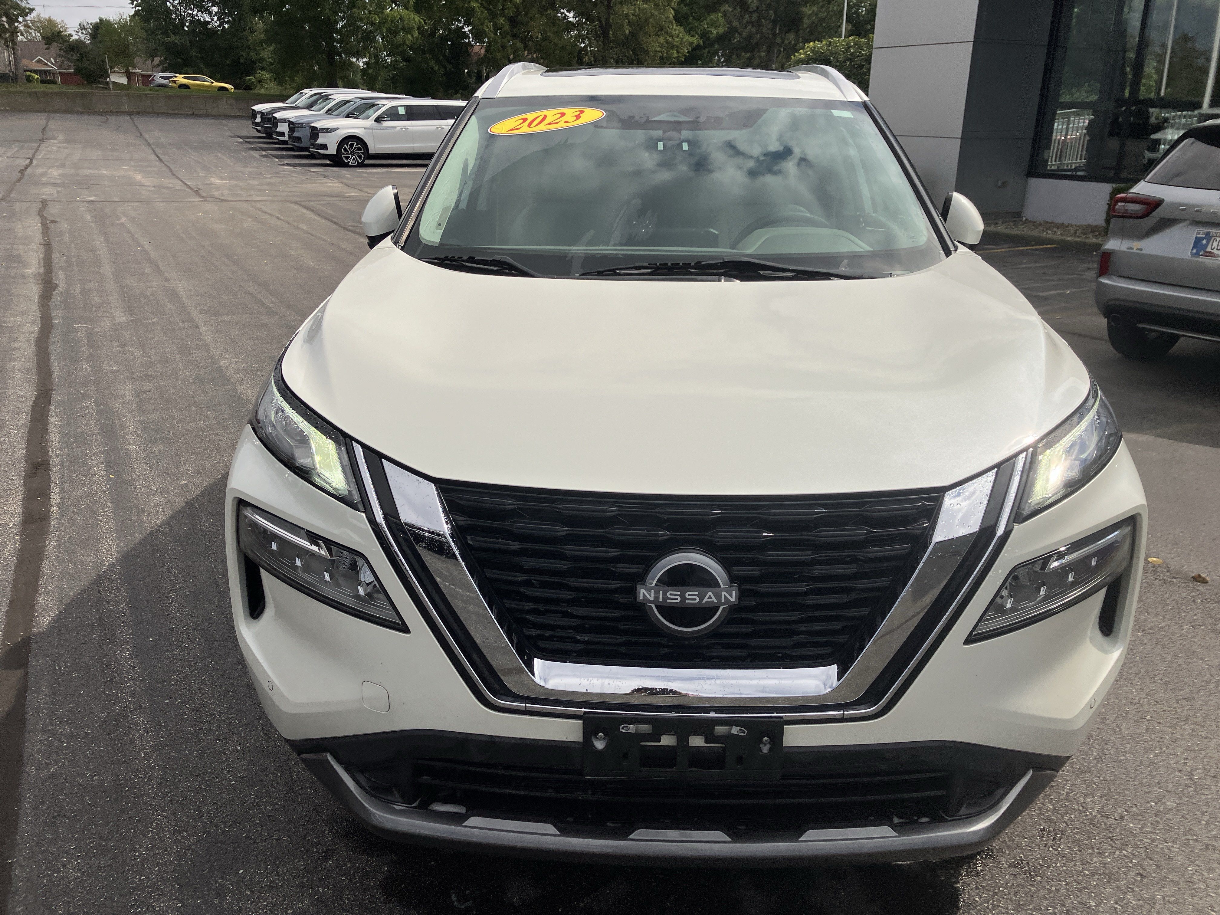 Used 2023 Nissan Rogue SL w/ SL Premium Package AWD/4WD image 2