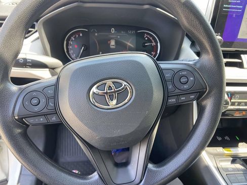 Used 2025 Toyota RAV4 XLE FWD image 32
