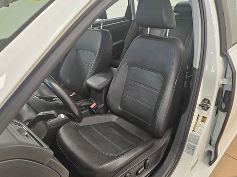Used 2018 Volkswagen Passat 2.0T SE image 36