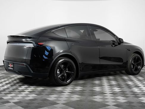 Used 2026 Tesla Model Y AWD image 8