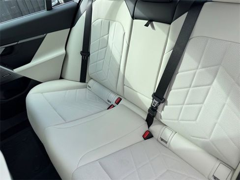 Used 2025 BMW i5 xDrive40 w/ Premium Package image 23