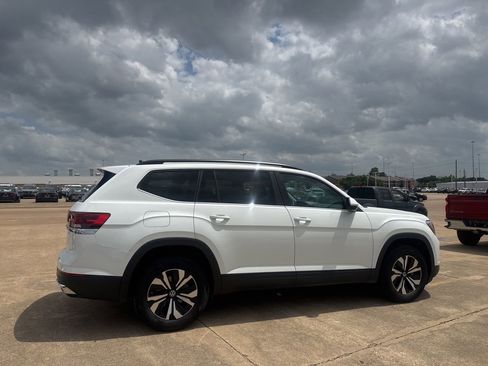 Used 2024 Volkswagen Atlas SE FWD image 23