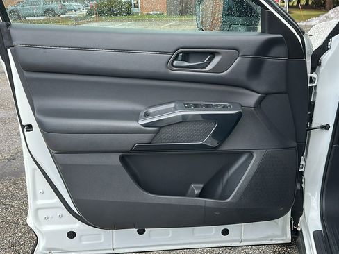 Certified 2024 Nissan Pathfinder S image 12