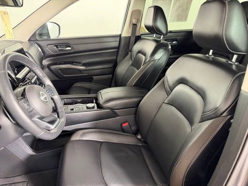 Used 2023 Nissan Pathfinder SL AWD/4WD image 11