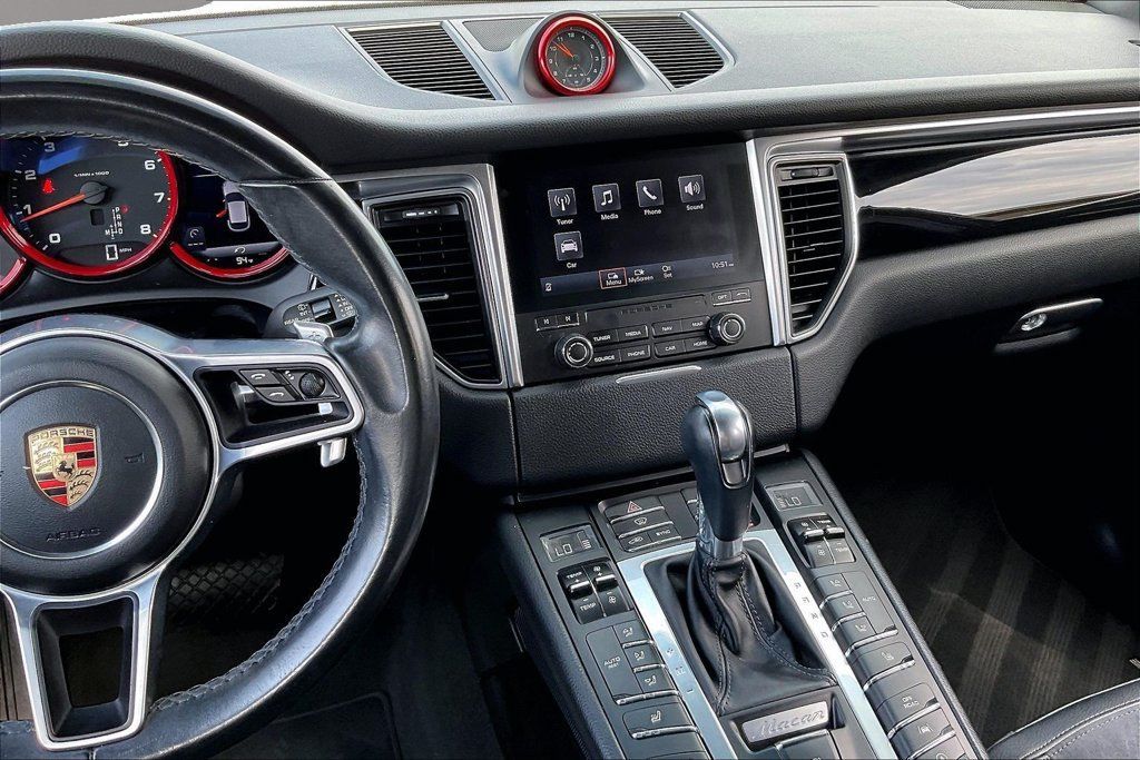 Used 2018 Porsche Macan AWD/4WD image 9