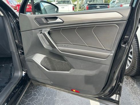 Used 2022 Volkswagen Tiguan SE FWD image 42