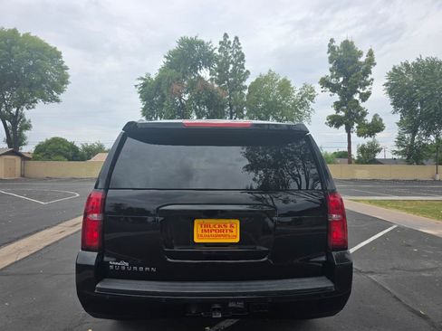 Used 2015 Chevrolet Suburban LT image 7