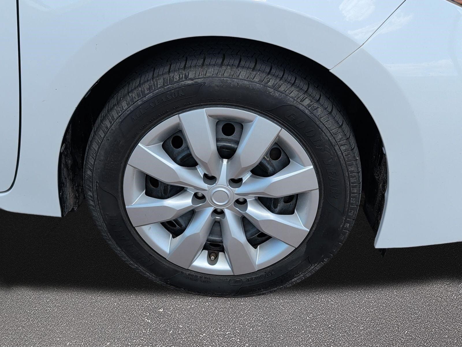 Used 2017 Toyota Corolla LE FWD image 7