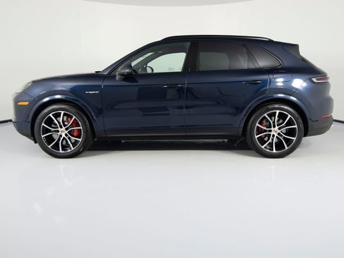 New 2026 Porsche Cayenne S image 2