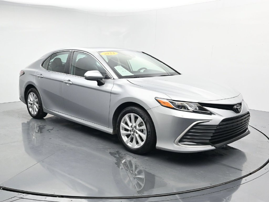 Used 2023 Toyota Camry LE AWD/4WD image 2