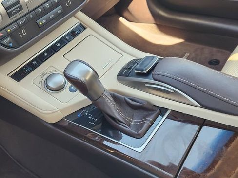 Used 2017 Lexus ES 350 w/ Luxury Package image 16