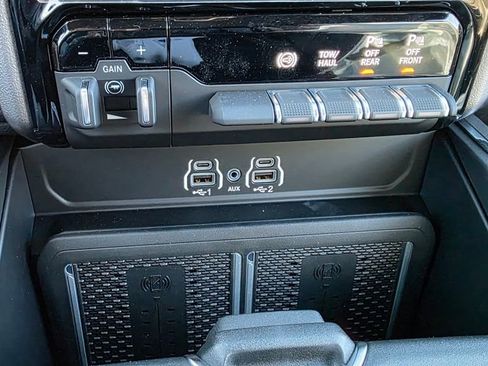 New 2026 RAM 2500 Laramie w/ Sport Appearance Package AWD/4WD image 19
