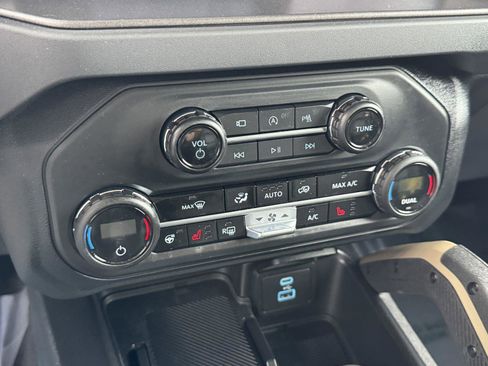 Used 2025 Ford Bronco Badlands AWD/4WD image 26