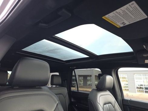 Used 2021 Ford Expedition Limited image 11