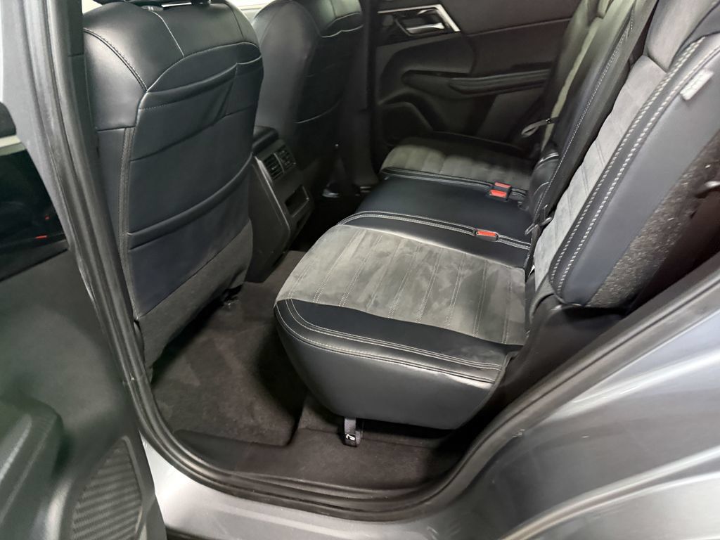 Used 2024 Mitsubishi Outlander SE AWD/4WD image 47
