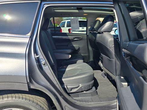 Used 2020 Toyota Highlander Platinum AWD/4WD image 34