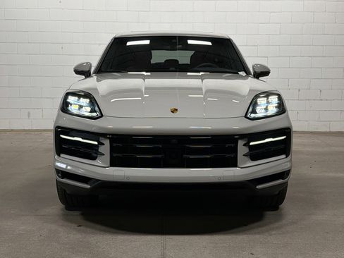 Certified 2024 Porsche Cayenne AWD/4WD image 9