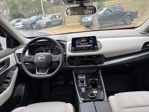 Certified 2025 Nissan Rogue SV image 9