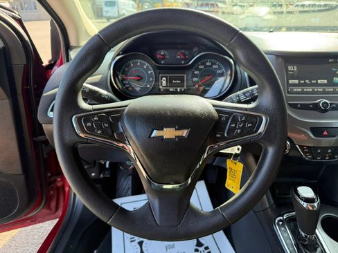 Used 2017 Chevrolet Cruze LT FWD image 26