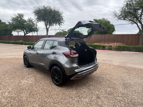 Used 2023 Nissan Kicks S FWD image 10