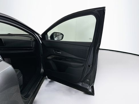 Used 2023 Nissan Ariya FWD image 33