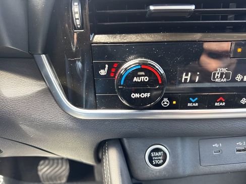Used 2021 Nissan Rogue SL AWD/4WD image 23