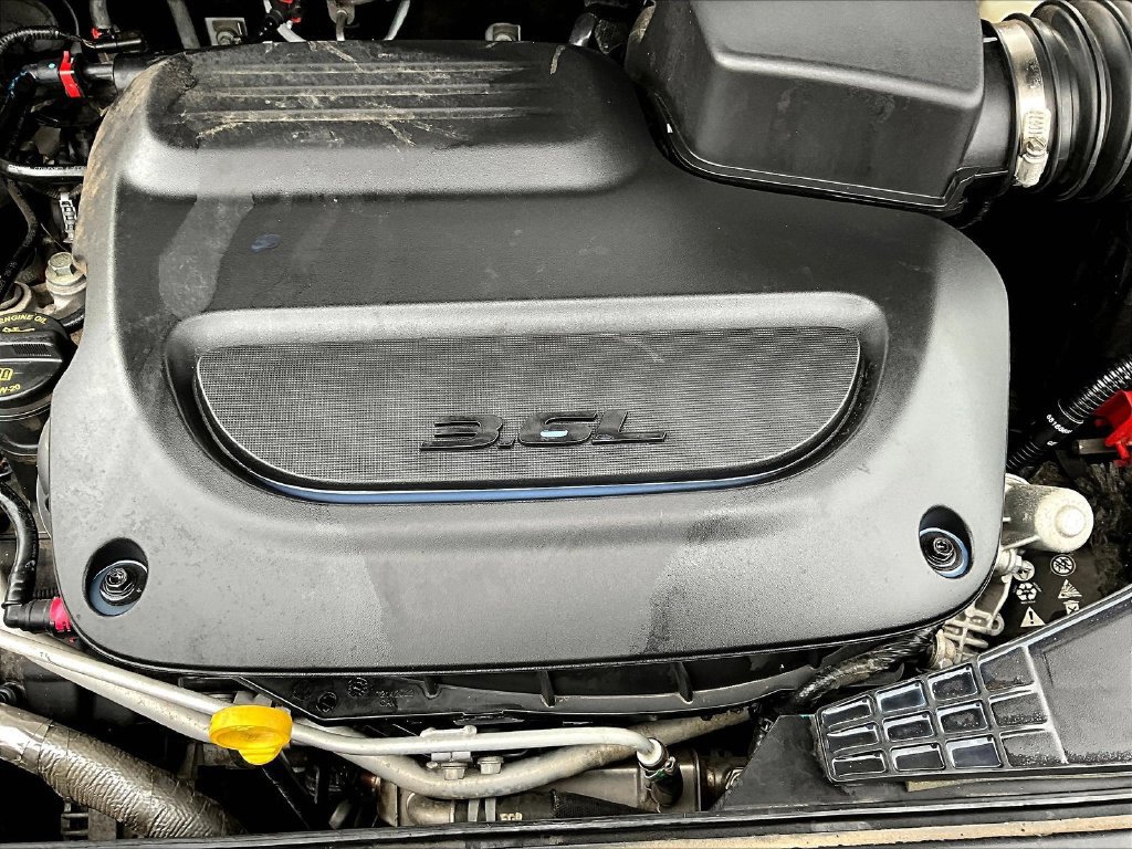 Used 2024 Chrysler Pacifica Touring-L FWD image 32