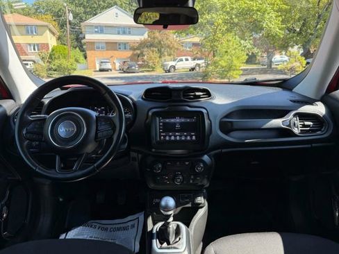 Used 2018 Jeep Renegade Altitude image 30