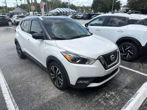 Used 2020 Nissan Kicks SR FWD image 3