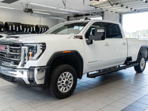 Used 2024 GMC Sierra 2500 SLE w/ SLE Value Package; AWD/4WD image 3