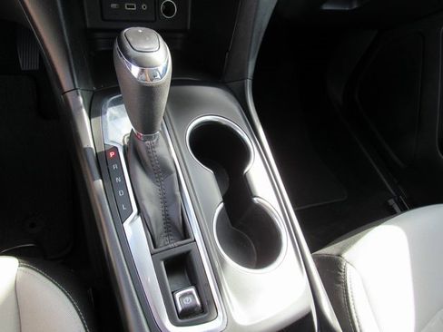 Used 2021 Chevrolet Equinox LS image 16