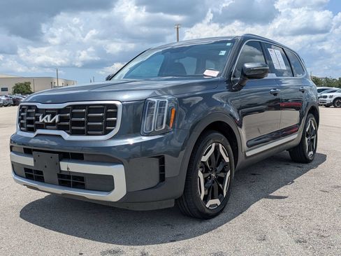 Certified 2023 Kia Telluride S w/ S Sunroof Package FWD image 9