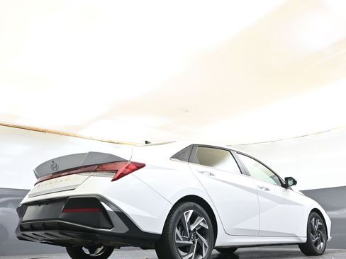 Certified 2025 Hyundai Elantra SEL w/ Cargo Package image 42