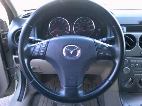 Used 2005 MAZDA MAZDA6 i FWD image 17