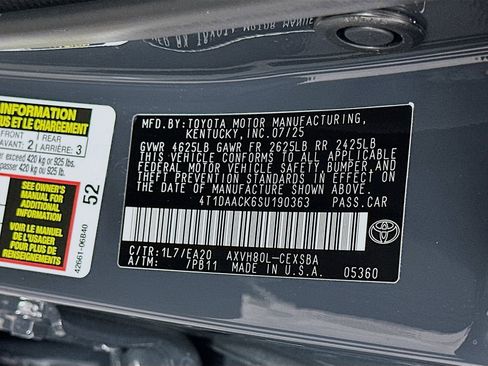 Used 2025 Toyota Camry SE image 32