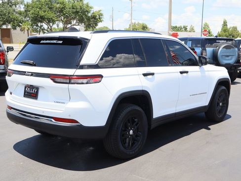 Used 2023 Jeep Grand Cherokee Laredo w/ Luxury Tech Group I RWD image 9