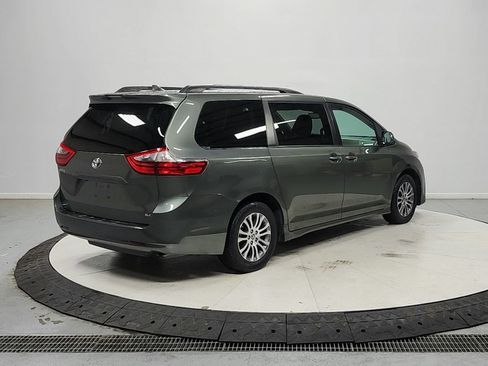 Used 2020 Toyota Sienna XLE Premium FWD image 8
