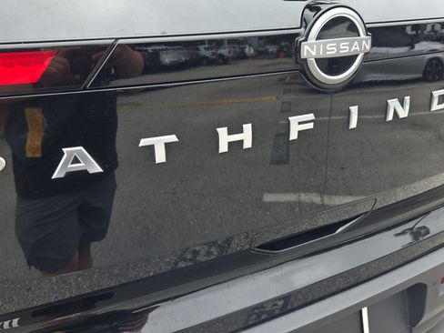 Used 2025 Nissan Pathfinder SV FWD image 30