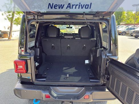 Used 2022 Jeep Wrangler Unlimited Sahara w/ Cold Weather Group image 6