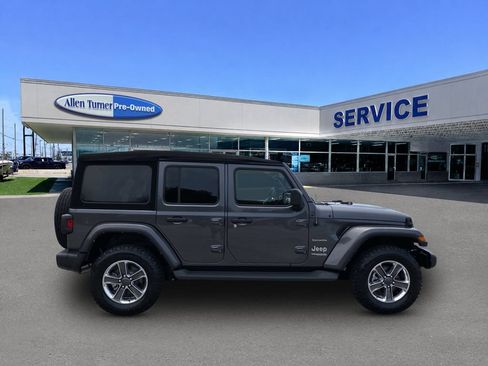 Used 2022 Jeep Wrangler Unlimited Sahara AWD/4WD image 9