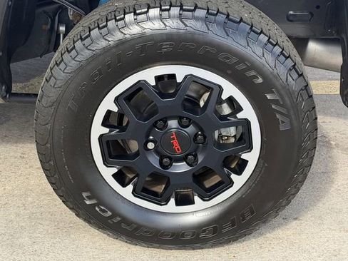Certified 2024 Toyota Tacoma TRD Off-Road AWD/4WD image 8