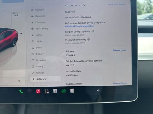Used 2024 Tesla Model Y 2WD image 31