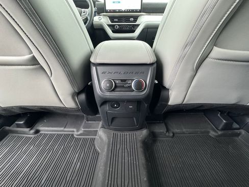 Used 2025 Ford Explorer Active w/ Active Comfort Package image 15