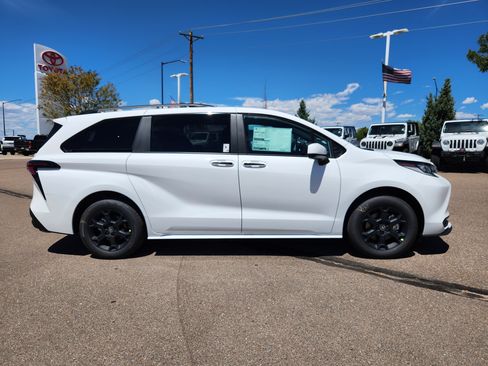New 2026 Toyota Sienna XLE Woodland Edition AWD/4WD image 2