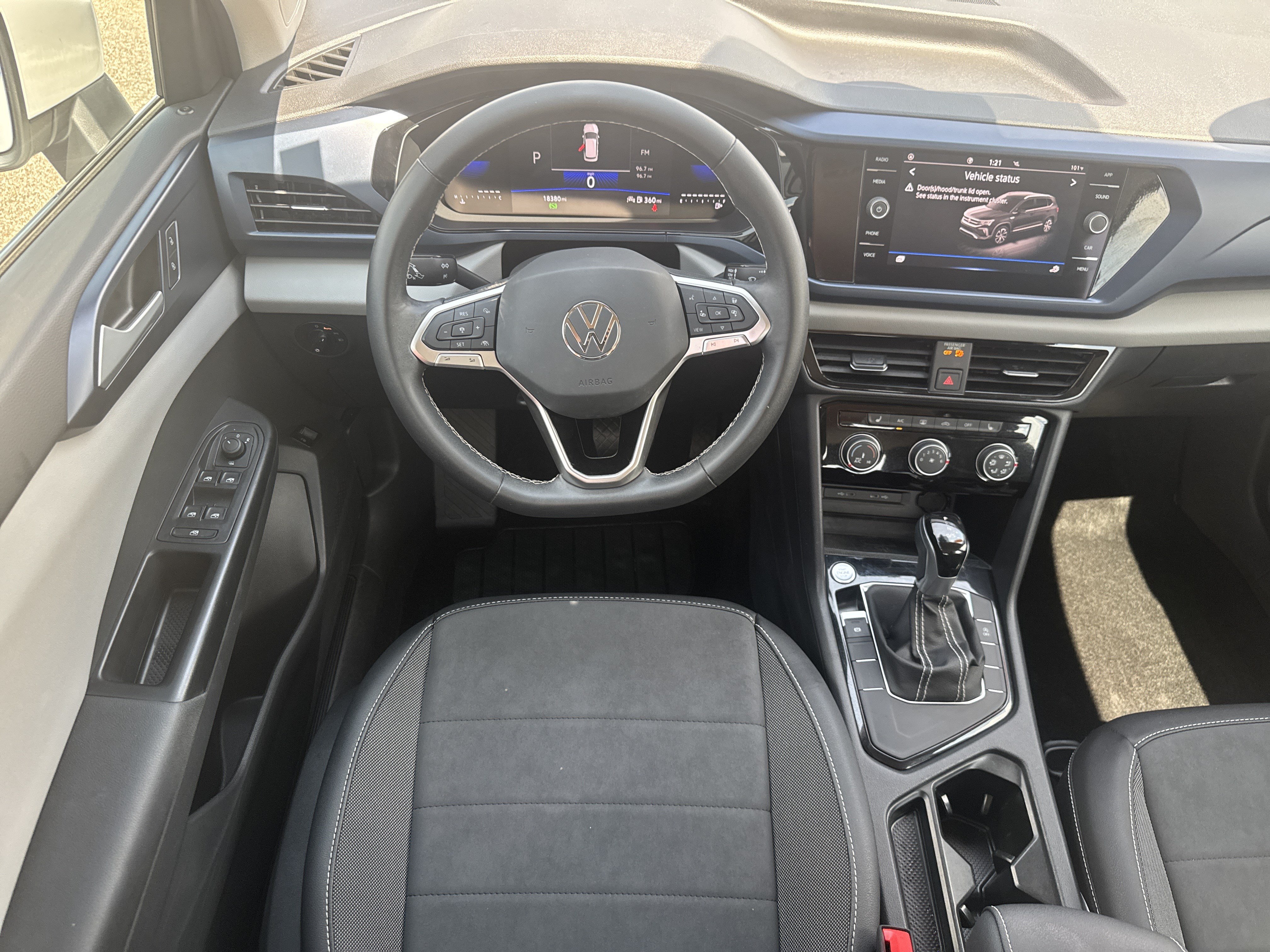 Certified 2023 Volkswagen Taos SE FWD image 7