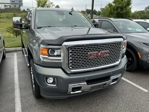 Used 2017 GMC Sierra 2500 Denali w/ Suspension Package, Off-Road AWD/4WD image 4