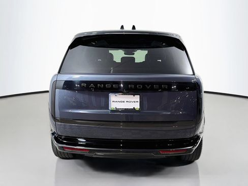 Used 2025 Land Rover Range Rover SE AWD/4WD image 5