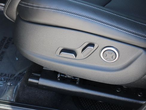 Used 2022 Genesis GV70 2.5T image 11