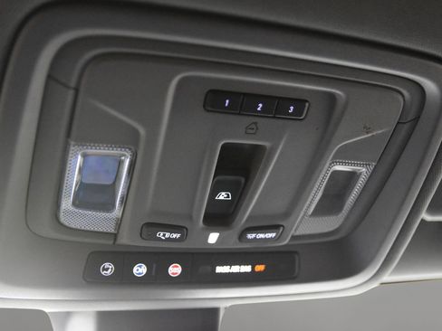 Used 2020 GMC Sierra 1500 SLT RWD image 27
